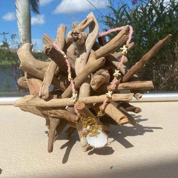 Natural Shell Gilded in Gold Leaf with a Starfish-Freshwater Pearl Boho Necklace - Picture 8 of 8